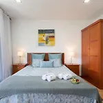 Bright Quiet Flats W/ Terrace *