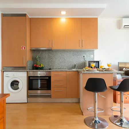 Bright Quiet Flats W/ Terrace