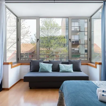 Bright Quiet Flats W/ Terrace * Porto