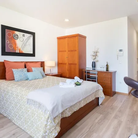 Bright Quiet Flats W/ Terrace Apartment *