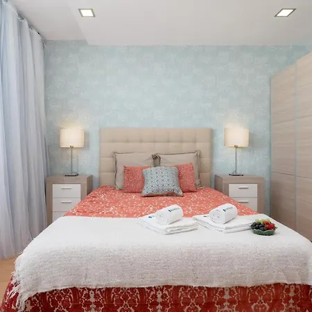 Bright Quiet Flats W/ Terrace Porto