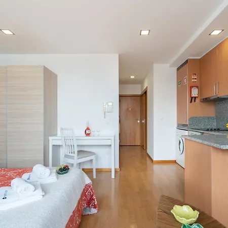 Bright Quiet Flats W/ Terrace * Porto
