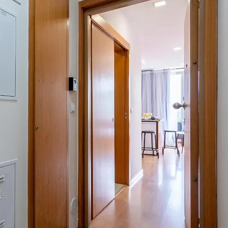 Apartman Bright Quiet Flats W/ Terrace