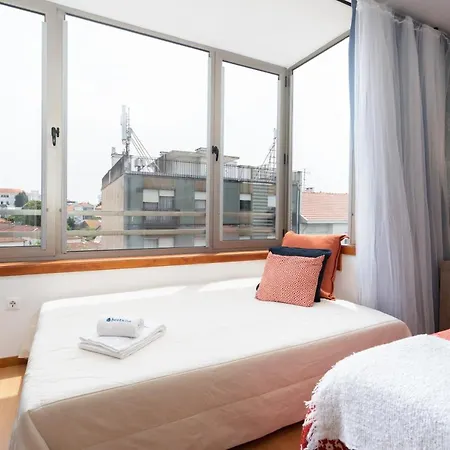 Bright Quiet Flats W/ Terrace