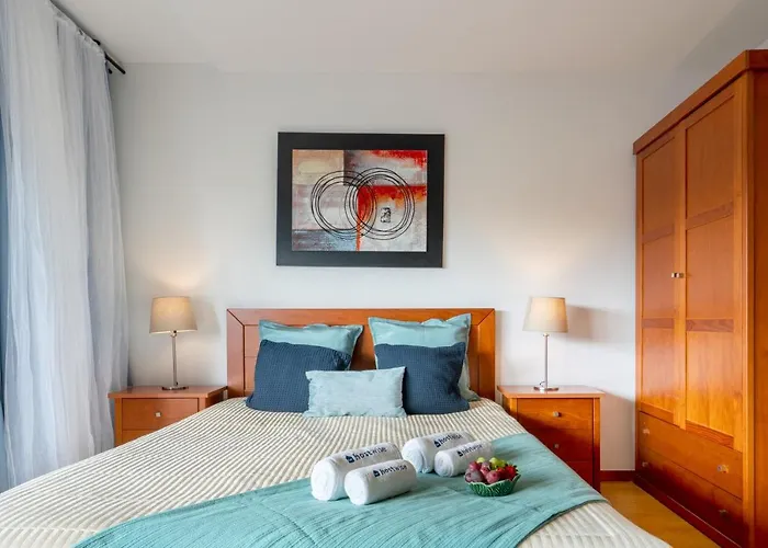 Bright Quiet Flats W/ Terrace