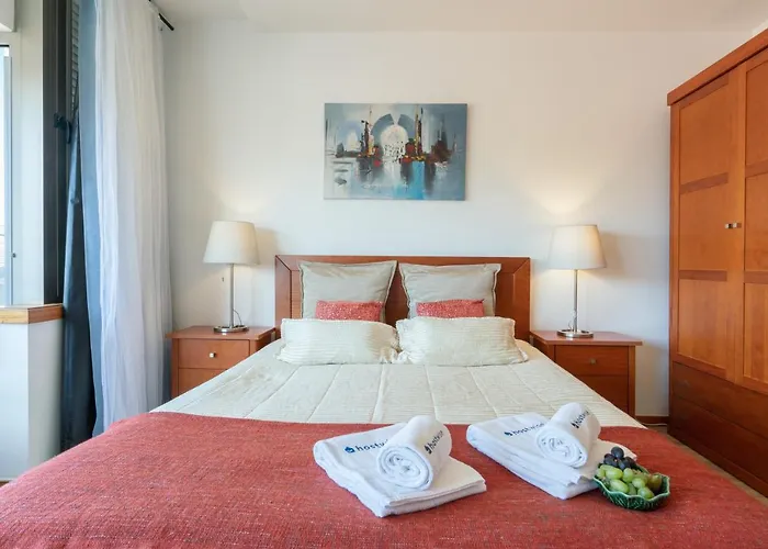 Bright Quiet Flats W/ Terrace * Porto