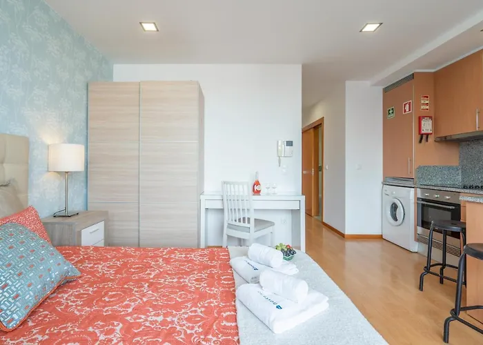 Bright Quiet Flats W/ Terrace Porto