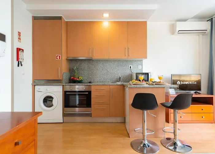 Bright Quiet Flats W/ Terrace