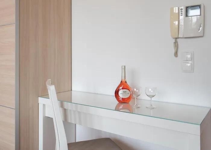 Bright Quiet Flats W/ Terrace Appartamento