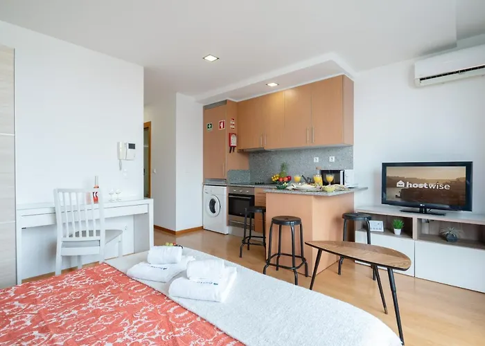 Bright Quiet Flats W/ Terrace *