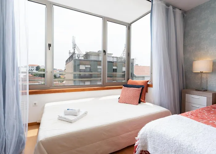 Bright Quiet Flats W/ Terrace