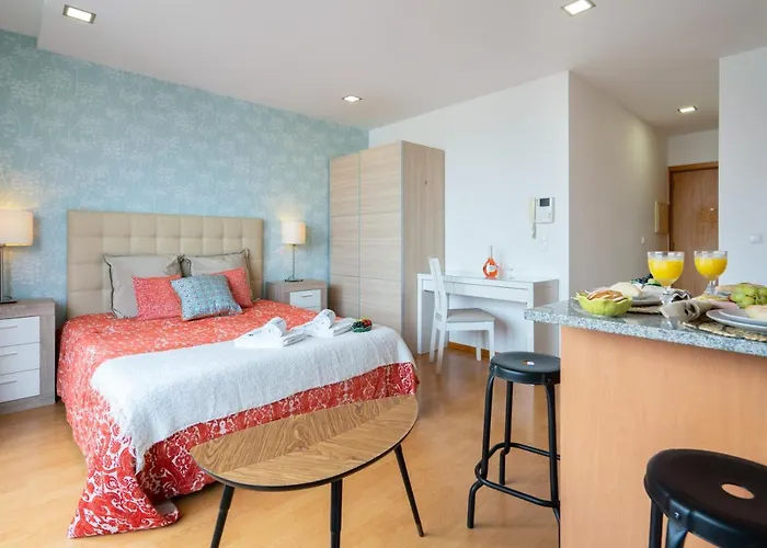 Bright Quiet Flats W/ Terrace